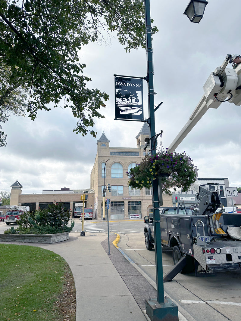 Load image into Gallery viewer, M103 River Bridge - Metal Pole Banner